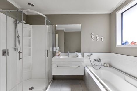 Photo of property in 6 Opouatu Avenue, Glenbrook, Waiuku, 2681