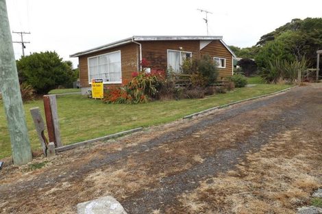 Photo of property in 4 Marine Terrace, Kaka Point, 9271