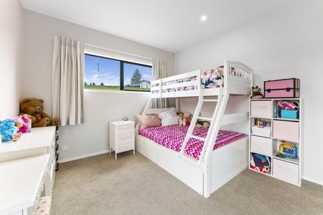 Photo of property in 8 Nga Tui Lane, Acacia Bay, Taupo, 3385