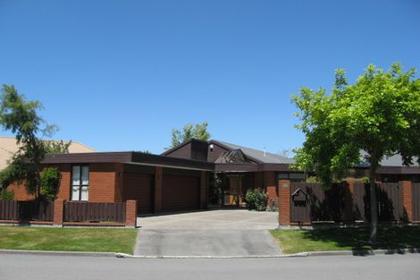 Photo of property in 4 Brockhall Lane, Avonhead, Christchurch, 8042