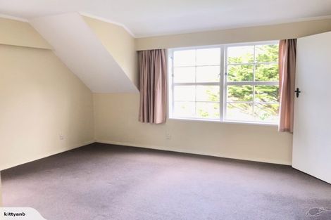 Photo of property in 17 Amapur Drive, Khandallah, Wellington, 6035