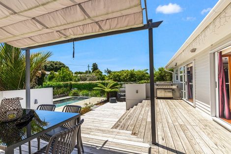 Photo of property in 23 Gloria Avenue, Te Atatu Peninsula, Auckland, 0610