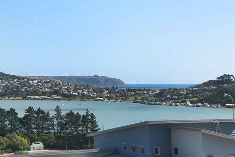 Photo of property in 10 Hollyford Place, Aotea, Porirua, 5024