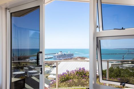 Photo of property in 19 Port View Crescent, Moturoa, New Plymouth, 4310