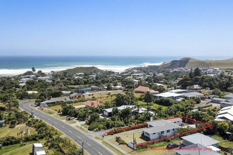 Photo of property in 32 Ripiro Drive, Baylys Beach, Dargaville, 0377