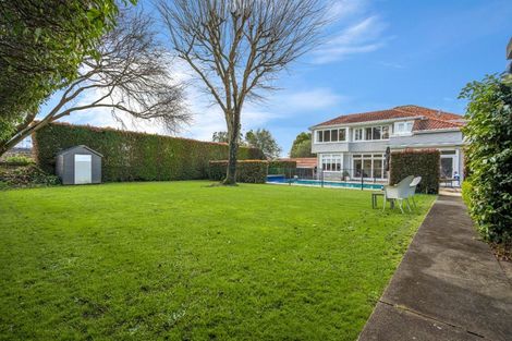 Photo of property in 1 Maungakiekie Avenue, Greenlane, Auckland, 1051