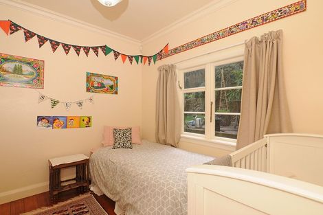 Photo of property in 33 Tio Tio Road, Miramar, Wellington, 6022