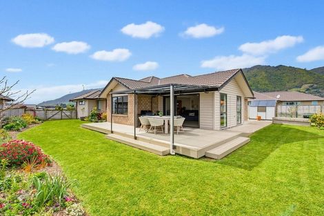 Photo of property in 35 Waipunahau Road, Waikanae, 5036