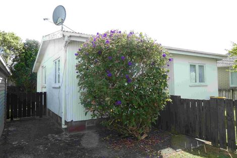 Photo of property in 1 Kiernan Place, Kelston, Auckland, 0602
