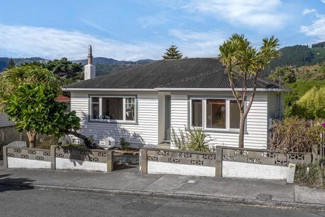Photo of property in 166 Wellington Road, Paekakariki, 5034