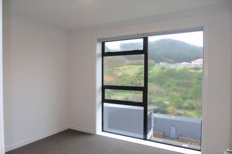 Photo of property in 5 Ara Patukawenga, Tawa, Wellington, 5028