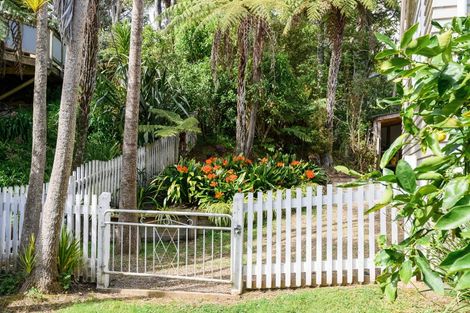 Photo of property in 5 Grovelands Way, Titirangi, Auckland, 0604