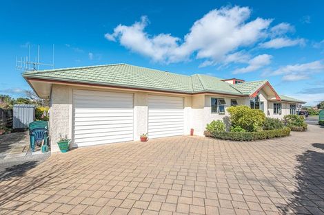 Photo of property in 1 Saint Helens Place, Tawhero, Whanganui, 4501