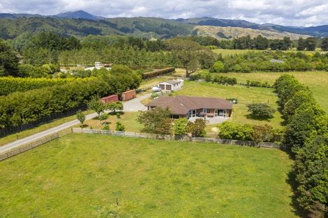 Photo of property in 468 Tararua Road, Levin, 5571