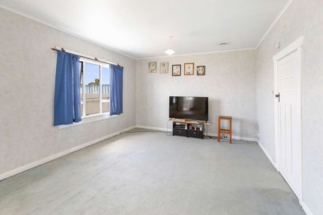 Photo of property in 34 High Street West, Waitara, 4320
