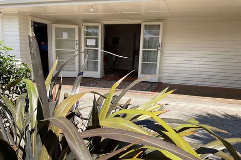 Photo of property in 73 Dunns Avenue, The Pines Beach, 7630