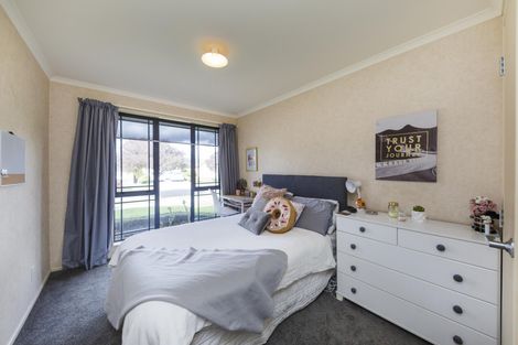 Photo of property in 25 Boston Parade, Kelvin Grove, Palmerston North, 4414