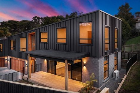 Photo of property in 10 Kaihuia Lane, Oratia, Auckland, 0604