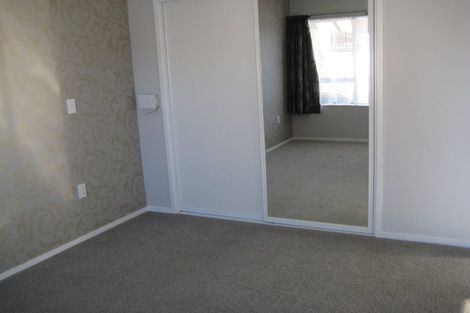 Photo of property in 2/12 Kapiti Place, Sunnynook, Auckland, 0620