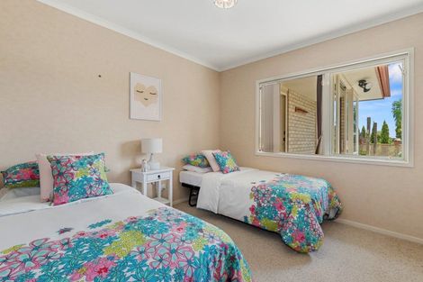 Photo of property in 28 Bateleur Close, Welcome Bay, Tauranga, 3112