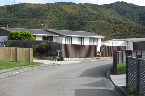 Photo of property in 29 Grimsby Grove, Wainuiomata, Lower Hutt, 5014