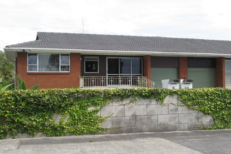 Photo of property in 2/3 Kiwi Esplanade, Mangere Bridge, Auckland, 2022