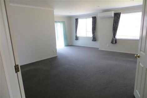 Photo of property in 28 Coventry Way, Long Bay, Auckland, 0630