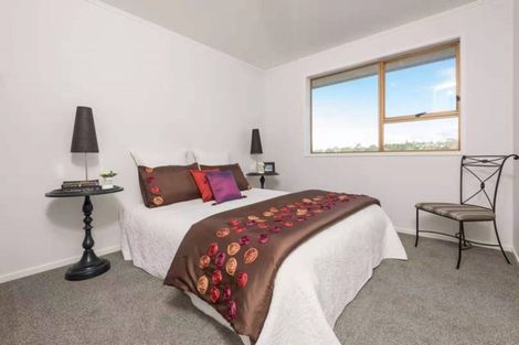 Photo of property in 76 Weatherly Road, Torbay, Auckland, 0630