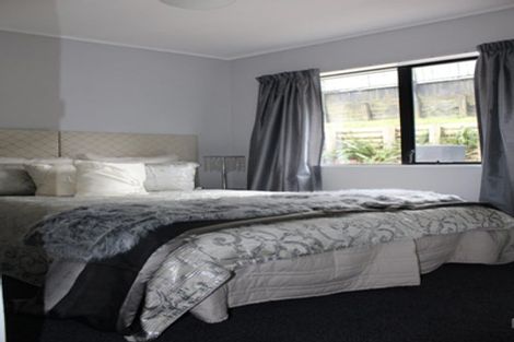 Photo of property in 1/17 Kupari Place, Totara Vale, Auckland, 0629