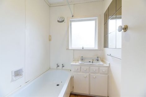 Photo of property in 2/49 Corunna Road, Milford, Auckland, 0620