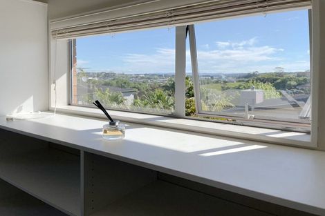 Photo of property in 6 Springvale Drive, Fairview Heights, Auckland, 0632