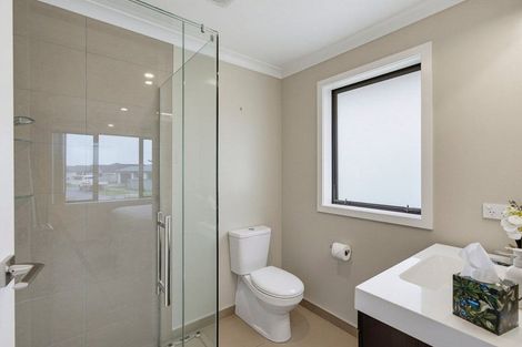 Photo of property in 35 Waipunahau Road, Waikanae, 5036