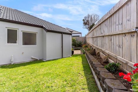 Photo of property in 2/12 Vireya Court, Goodwood Heights, Auckland, 2105