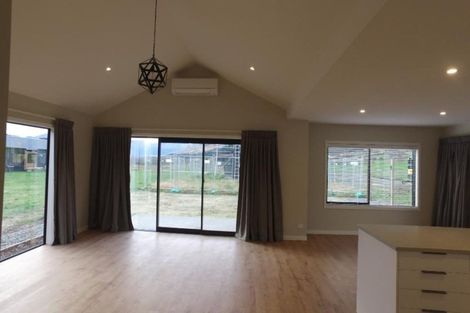 Photo of property in 14 Ward Street, Jacks Point, Queenstown, 9371