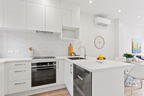 Photo of property in 11 Meg Lane, Glen Eden, 0602