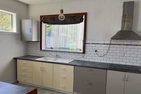 Photo of property in 2 Curtis Street, Hector, 7822