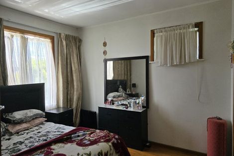 Photo of property in 4 Binsted Road, New Lynn, Auckland, 0600