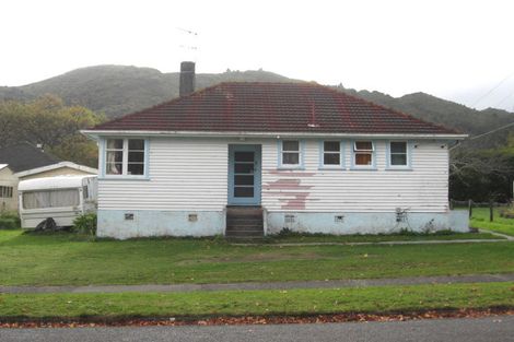 Photo of property in 2 Reuben Grove, Naenae, Lower Hutt, 5011