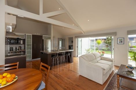 Photo of property in 37 Consort Close, Paraparaumu Beach, Paraparaumu, 5032