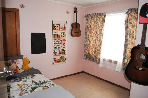 Photo of property in 24 Endeavour Street, Marfell, New Plymouth, 4310