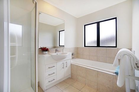 Photo of property in 20 Speyside Crescent, Flat Bush, Auckland, 2016