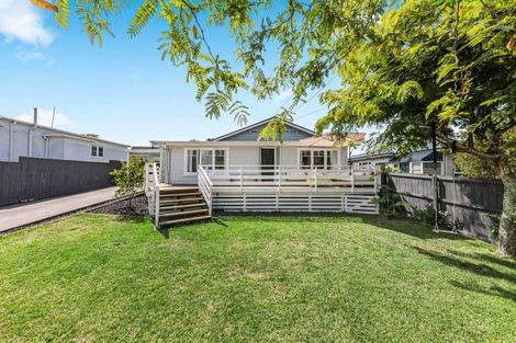 Photo of property in 8 Cadman Avenue, Waterview, Auckland, 1026