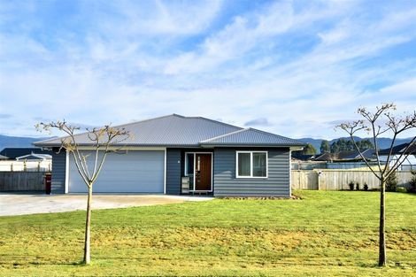 Photo of property in 8 Hartley Avenue, Carterton, 5713