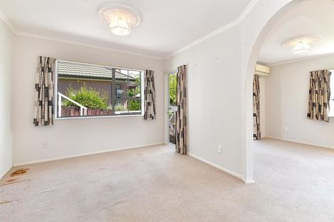 Photo of property in 2/71 Browns Bay Road, Browns Bay, Auckland, 0630