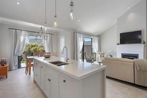 Photo of property in 8 Francesco Drive, Karaka, Papakura, 2113