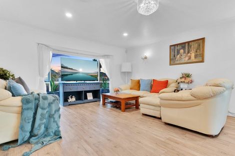 Photo of property in 21 Lothian Brae, Wattle Downs, Auckland, 2103