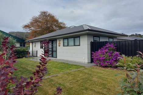 Photo of property in 10 Don Griffin Grove, Trentham, Upper Hutt, 5018