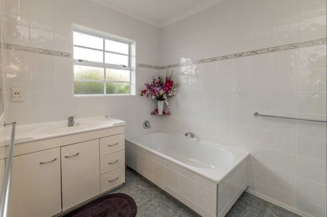 Photo of property in 550 Queen Street East, Levin, 5510