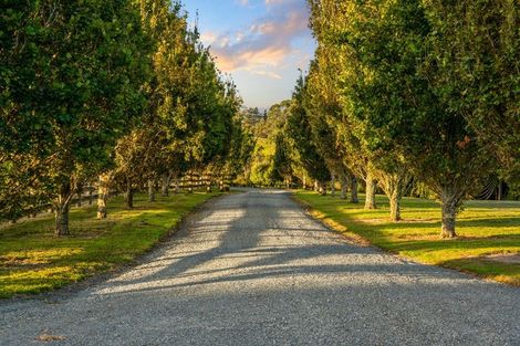 Photo of property in 1 Ngaire Close, Wainui, Silverdale, 0994