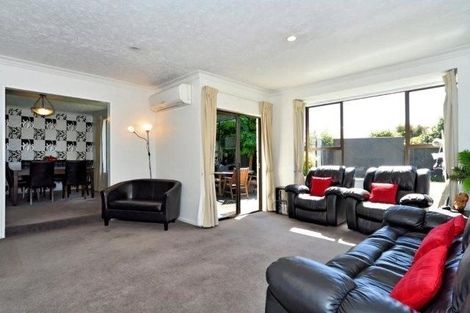 Photo of property in 9 Cam Place, Harewood, Christchurch, 8051